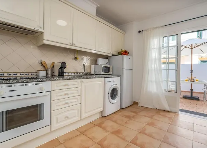 Bright & Cozy House With Terrace By Hostwise Apartment