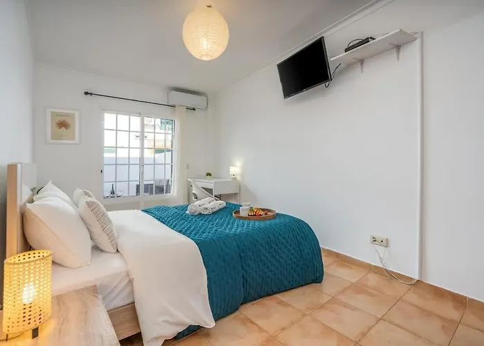 Bright & Cozy House With Terrace By Hostwise Apartment *