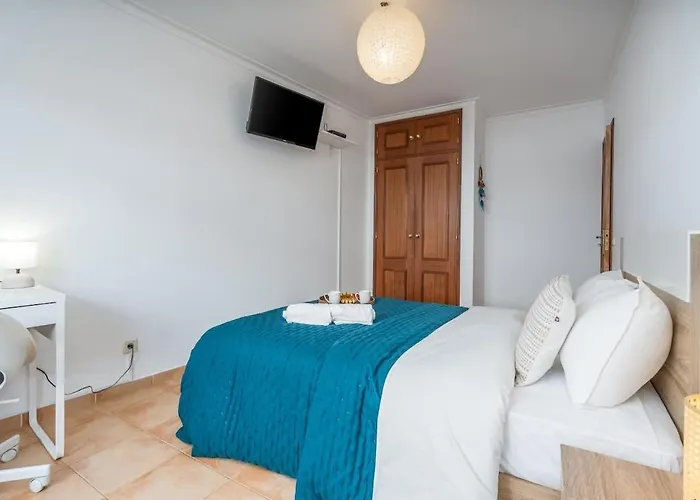 Apartment Bright & Cozy House With Terrace By Hostwise