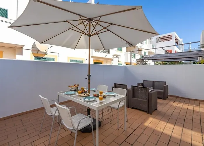 Bright & Cozy House With Terrace By Hostwise