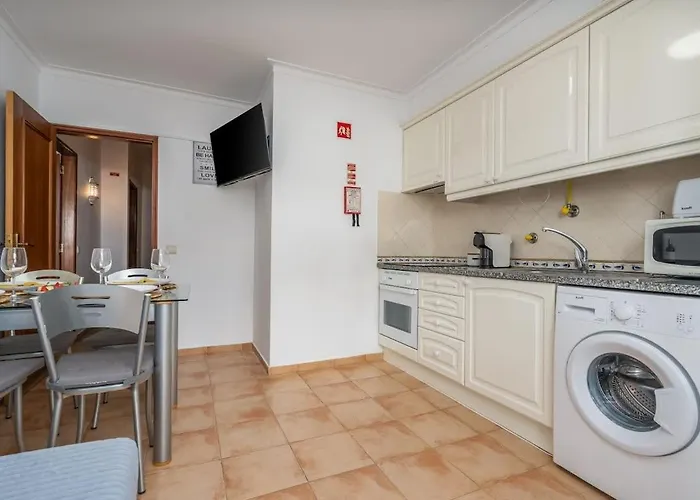 Bright & Cozy House With Terrace By Hostwise Apartment *