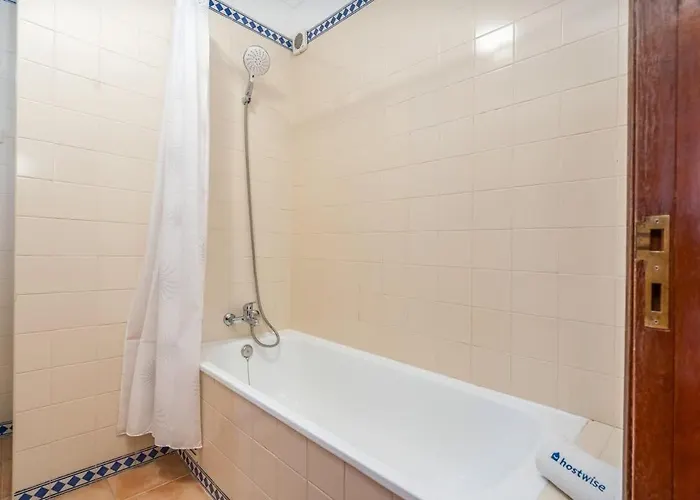 Apartment Bright & Cozy House With Terrace By Hostwise